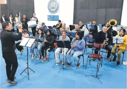  ?? ?? DURANTE UNO de los ensayos que se realizan en la salón donde funciona el Instituto.