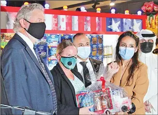  ?? Aljarida photo ?? Officials display some of the American products during the opening of ‘The American Truck’ in Qurtoba Cooperativ­e Society.