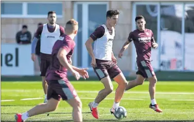  ??  ?? Pau Torres durante la sesión de trabajo en la Ciudad Deportiva del Villarreal.