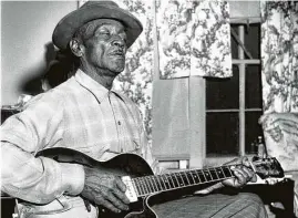  ?? Staff file photo ?? Mance Lipscomb, Navasota blues singer, in March 1962.