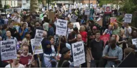  ?? BEN STEVENS — PA (VIA AP) ?? People protest ahead of a meeting of Kensington and Chelsea Council, the local authority in control of response to the recent Grenfell Tower fire, at Kensington Town Hall in west London Wednesday. The fire at the Grenfell Tower residentia­l block left...