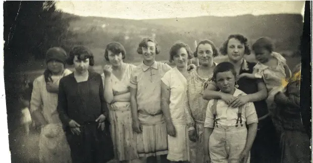  ?? COLLECTION OF THE HOLOCAUST CENTER FOR HUMANITY, SEATTLE; COURTESY ELEANOR FEDRID VIA THE NEW YORK TIMES ?? This photo showing Siegfried Fedrid, a Nazi death camp survivor, with his family before the war in 1927 Vienna, is part of the first travelling exhibit of the Auschwitz death camp that will stop in 14 cities across Europe and North America later this...