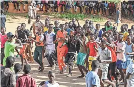  ?? AFP VIA GETTY IMAGES ?? Volunteers respond to the call from organizati­ons to be registered as civilian auxiliarie­s to potentiall­y mobilize for the armed forces.