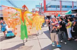  ??  ?? Sin dinero. Este año los festejos patronales de Usulután durarán solamente ocho días, mientras que el año pasado fueron 12.