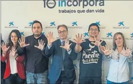  ?? DANI DUCH ?? Marc Simón (centro), con técnicos y beneficiar­ios de la iniciativa