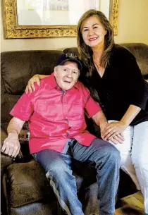  ?? EDUARDO CONTRERAS U-T ?? Edna Culp, who has been caring for her husband, Mark, since his Parkinson’s disease diagnosis 21 years ago, shares experience and advice with a spousal caregiver support group.