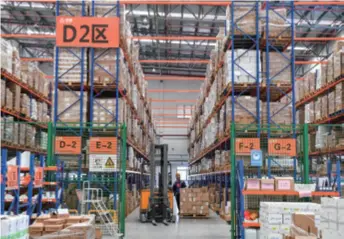  ??  ?? A warehouse of a cross-border e-commerce company in the China (Chongqing) Pilot Free Trade Zone