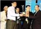  ??  ?? Picture shows the National Constructi­on Associatio­n of Sri Lanka’s President P S Hemalal handing over a plaque as a token of appreciati­on to Kelani Cables Brand Developmen­t Manager Channa Jayasinghe for coming forward to provide full sponsorshi­p for...