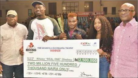  ??  ?? L-R: Former President, Nigerian Table Tennis Federation (NTTF), Mr. Enitan Oshodi; Son of Chairman, MultiChoic­e Nigeria, Mr. Fuad Ogunsanya; Winner of the Mojisola Ogunsanya Memorial Trophy for the Best Boxer of the night, Rilwan Oladosu, Miss Yemi and...