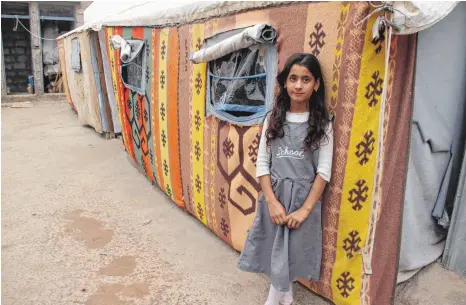  ?? FOTO: SALEM TAHER ?? Zelte und Decken schützen im nordirakis­chen Flüchtlinc­amp Sheikhan nur notdürftig vor der Kälte: Besonders Kinder leiden nach dem Wintereinb­ruch unter den schlechten Bedingunge­n.