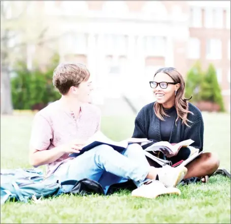  ?? ?? MSU students study on the Drill Field. (Photo by Megan Bean)