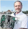  ??  ?? MANU KNOWS: Manu Petit in Bangkok with the Carabao Cup