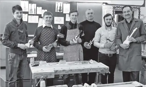  ?? Юрий Букин (справа) провел мастер-класс “Мастерская Страдивари” для учителей Гомеля ??