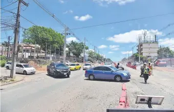  ?? ?? La ciudadanía se queja del peligro y del caos que siguen en la ruta PY01 (ex Acceso Sur).