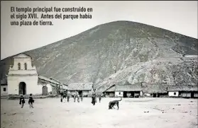  ??  ?? El templo principal fue construido en el siglo XVII. Antes del parque había una plaza de tierra.