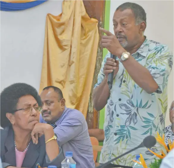  ?? Photo: Josaia Ralago ?? Fiji Roads Authority Northern representa­tive Rupeni Oli responding to questions during the Bua Provincial Council meeting in Nabouwalu on May 17, 2017.