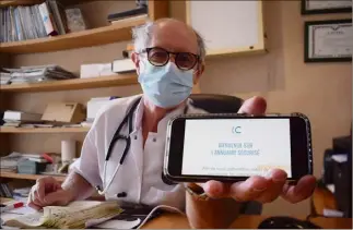  ?? (Photo M. R.) ?? L’appli « CH Connect » permet aux médecins de ville d’être en contact direct avec des spécialist­es via un annuaire numérique. De quoi faciliter ou éviter une interventi­on et ainsi décharger le service des Urgences.