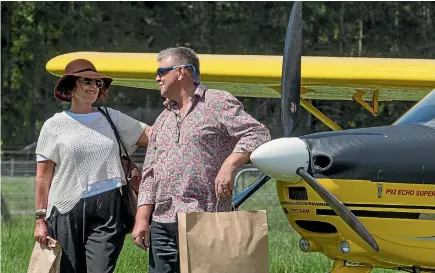  ?? PHOTOS: STACY SQUIRES/FAIRFAX NZ ?? Timaru couple Ross and Linda Collett landed in style at yesterday’s 25th-anniversar­y Culverden Christmas Country Fete.