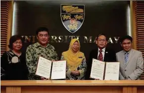  ??  ?? (From left) SOKL Interim Management Committee chair Azida Daud, SOAP senior director Simon Koh, Women, Family and Community Developmen­t deputy minister Datuk Azizah Mohd Dun, University of Malaya vice-chancellor Tan Sri Professor Dr Amin Jalaludin and...