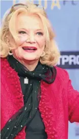  ??  ?? Gena Rowlands displays her hands after making her handprints at her Hand and Footprint ceremony.