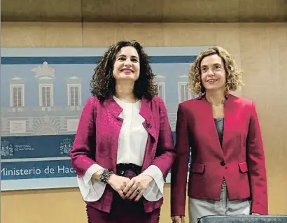  ?? EMILIA GUTIÉRREZ ?? María Jesús Montero y Meritxell Batet, ayer en la sede de Hacienda