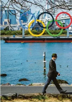 ?? Foto: Hoshiko, dpa ?? Die Olympische­n Ringe in Tokio werden diesen Sommer nur die Einheimisc­hen zu sehen bekommen. Ausländisc­he Besucher sind nicht erlaubt.