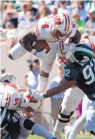  ?? AL GOLDIS/ASSOCIATED PRESS ?? Wisconsin’s Corey Clement (6) dives into the end zone past Michigan State’s Kevin Williams (92) during the Badgers’ rout Saturday in East Lansing, Mich.