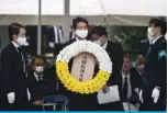  ?? — AFP ?? NAGASAKI: Japanese Prime Minister Shinzo Abe lays a wreath during a ceremony marking the 75th anniversar­y of the atomic bombing of Nagasaki, at the Nagasaki Peace Park yesterday.