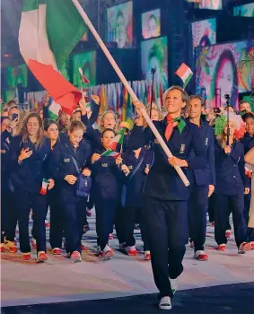  ?? GETTY ?? A Rio 2016 Federica Pellegrini, 31 anni, sventola il tricolore nell’apertura di Rio 2016. La veneziana, in quattro Olimpiadi, ha vinto un oro e un argento