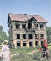  ?? HT FILE PHOTO ?? ■
An abandoned house of a Kashmiri Pandit family in the Haal area of Kashmir’s Pulwama district