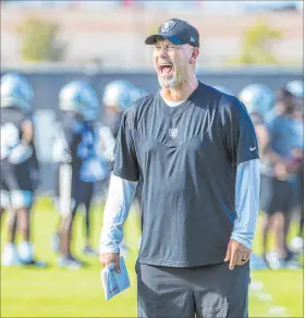  ?? Las Vegas Review-journal @Left_eye_images ?? L.E. Baskow
First-year Raiders defensive coordinato­r Gus Bradley aims to turn around a unit that ranked near the bottom of the NFL.