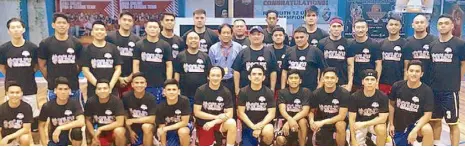  ??  ?? AMA University sports director/ head coach Mark Herrera (middle) and assistant coaches Alvin Grey, Edwin Ancheta, Bobby Andaya and Benjie Diswe, pose with the AMA Titans competing in the forthcomin­g AMA OnLine PBA D-League. The players are Andre Paras,...
