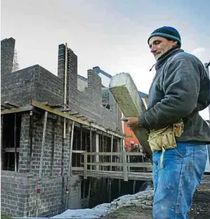  ?? Foto: Marc Wilwert ?? Der Bausektor steckt in der Krise. Die Regierung hat für sechs Monate Vorteile und Erleichter­ungen für die Branche akzeptiert.