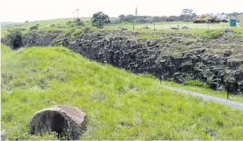  ?? Picture: JOHN HARVEY ?? PAINFUL HISTORY: According to Sipho Katana, this piece of land, known as Tsilini, is where people from Tuba village were forcibly removed by the apartheid government.