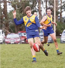  ?? ?? Ellinbank’s Jake Dean fires the Eagles forward.