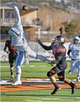  ?? Morgan Timms ?? Lovington’s Evan Cesareo attempts to catch a pass intended for him Saturday (Nov. 17) during Taos’ 55-7 victory against the Wildcats at Anaya Stadium.