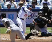  ?? MARK J. TERRILL — THE ASSOCIATED PRESS ?? The Dodgers’ Max Muncy hits a solo home run as Marlins starting pitcher Jordan Yamamoto watches Sunday.