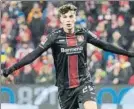  ??  ?? Havertz, del Leverkusen, seguido por muchos