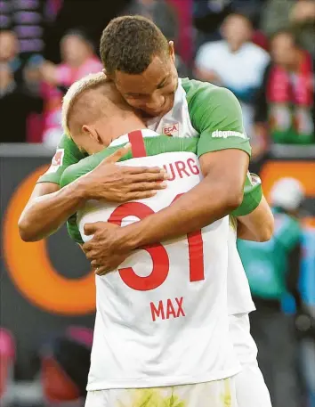  ?? Foto: Ulrich Wagner ?? Zwei für Deutschlan­d. Damals noch beide im Trikot des FC Augsburg: Felix Uduokhai und der zum PSV Eindhoven abgewander­te Philipp Max.