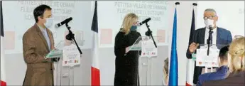  ??  ?? Dans l’ordre des interventi­ons : Ronny Mazzoleni, maire ; Valérie Manissol, première adjointe à Lectoure et Xavier Ballenghie­n, Président de la CCLG