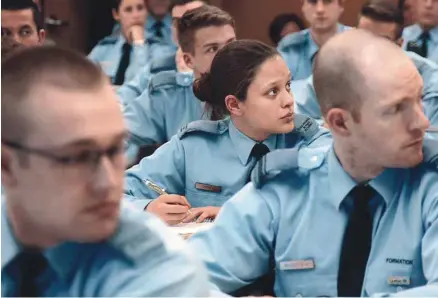  ?? TÉLÉ-QUÉBEC ?? Les policiers doivent de plus en plus souvent intervenir auprès de personnes atteintes de problèmes de santé mentale. Une formation volontaire leur permet d’être un peu mieux outillés pour faire face à ces situations.