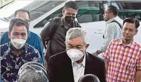  ?? (Foto BERNAMA) ?? Ahmad Zahid tiba di Mahkamah Tinggi Shah Alam, semalam.