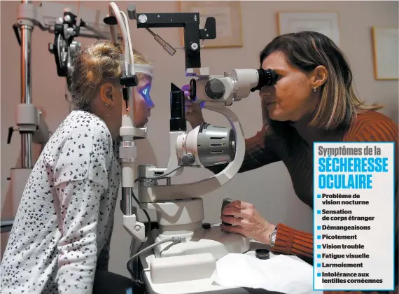  ?? PHOTO STEVENS LEBLANC ?? Âgée de 8 ans, Léa-maude Vallières a récemment débuté un traitement pour contrôler ses symptômes de sécheresse oculaire. « Elle avait une bosse inquiétant­e sur l’oeil. On nous a dit que c’était possibleme­nt un de ses canaux qui était bloqué et qu’il fallait intervenir pour éviter une chirurgie », explique sa mère, Marie-noëlle Bourque, qui en est aussi atteinte depuis plusieurs années. Ci-dessus, on voit LéaMaude se faire examiner par l’optométris­te Manon Sévigny.