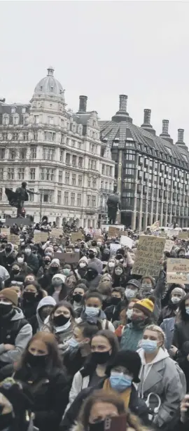  ??  ?? 0 People rally in Parliament Square in protest against the Police,