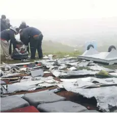  ??  ?? En 2011, personal de la PDI efectuó pericias a los restos del avión Casa 212 de la FACh.
