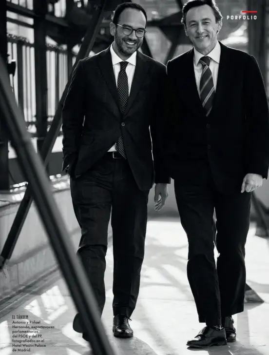  ??  ?? EL TÁNDEM Antonio y Rafael Hernando, exportavoc­es parlamenta­rios del PSOE y del PP, fotografia­dos en el Hotel Westin Palace de Madrid.