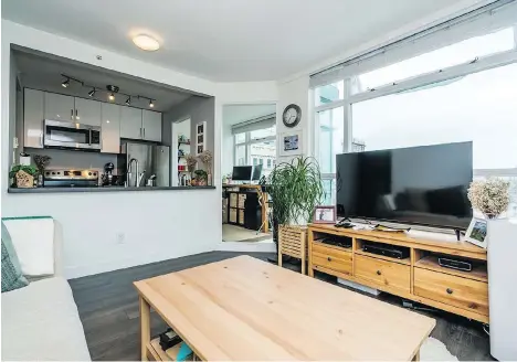  ??  ?? This apartment at 1509 — 438 Seymour Street in Vancouver sold for $598,000. It’s situated in the Conference Plaza building built in 1996.
