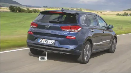  ??  ?? Bij de Hyundai i30 krijg je veel voor weinig. Ook zonder adaptieve schokdempe­rs is het comfort van de i30 dik in orde.