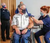  ?? Ricardo B. Brazziell / Associated Press ?? Nurse April Burgeons administer­s a dose of a Pfizer-BioNtech vaccine to Gov. Greg Abbott at the Ascension Seton Medical Center in Austin.