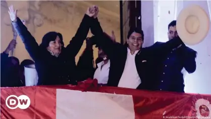  ??  ?? Избирком объявил Педро Кастильо победителе­м на выборах